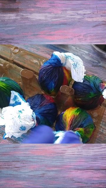 Разноцветные яйца очень просто  и красиво