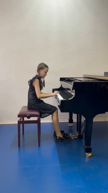 Бах - Маленькая прелюдия ре минор - исполняет Михальчик Есения