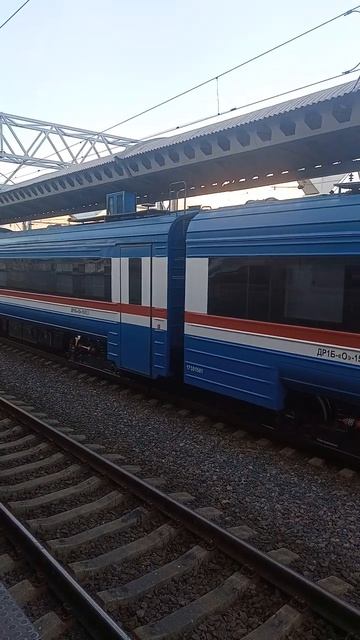 дизель поезд ДБ1Б на Московском вокзале.mp4