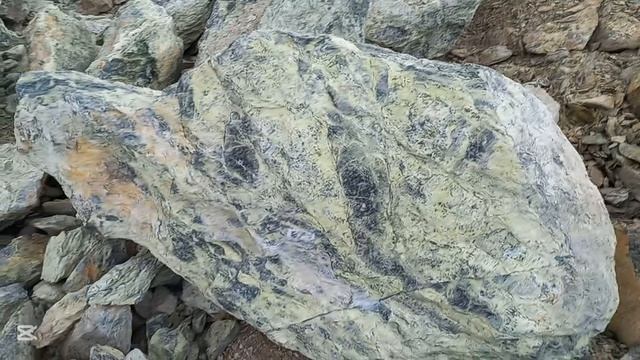 Змеевик зелёно-серый ландшафтные валуны (1)