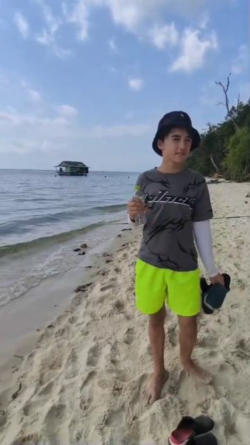 Пляж с морскими звездами на Фукуоке (Вьетнам). Starfish beach in Phu Quoc (Vietnam)