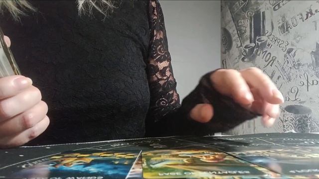 Как к вам относится человек о котором вы думаете? Расклад Таро