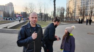 ОЧЕНЬ УМНАЯ ПЕРЕВОДЧИЦА и ДВА СЛИШКОМ УМНЫХ МУЖИКА отвечают на супер легкие вопросы за деньги