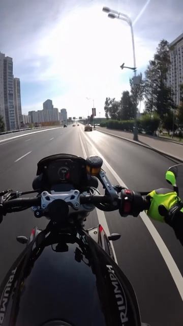 Очень мощный Triumph Speed Triple 1200 RS