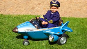 Дима собрал новый самолёт — и сразу в небо!