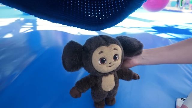 Маленькая Вера - Маленькая Вера ищет Чебурашку в парке развлечений (1080P_60FPS)