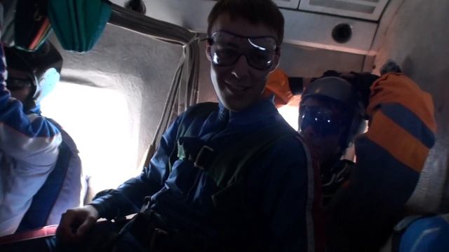 Первый прыжок с парашютом с высоты 4000 метров