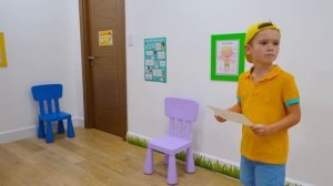 Дети строят игровые домики