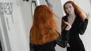 Девушка и зеркало .