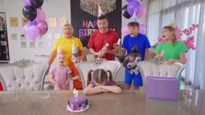 Алекс и Ева со своими парными рюкзаками