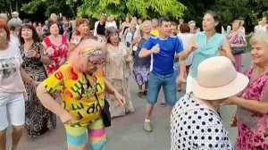 Под эту песню невозможно усидеть на месте!