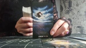 Кто и зачем тайно следит за вами? Расклад Таро