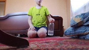 пытаюсь поставить Бутылочку на крышечку Пейдж Пейдж