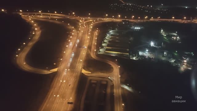 Посадка и взлет ночью в дождь во Внуково на Boeing 737-800