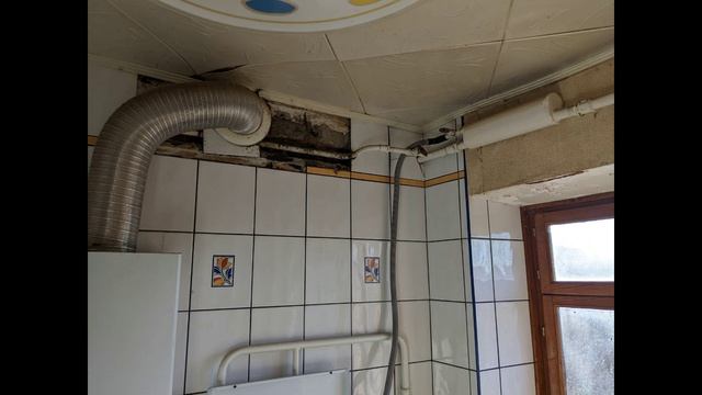 Кв 79 - 4 подъезд, 5 этаж - разрушения от многолетних протечек крыши