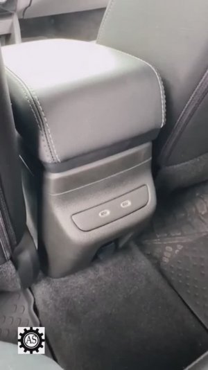 Убрал заводскую заглушку и установил двойной Type-C в Лада Веста НГ