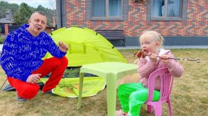 СОФУНЬЯ ШАЛУНЬЯ - СОФИЯ УШЛА В ПОХОД, А НИКУ НЕ ВЗЯЛА. НИКА И ПАПА УШЛИ В СВОЙ ПОХОД.