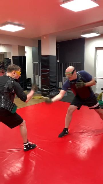 👀Спарринг: перехват клинка, смена стойки.