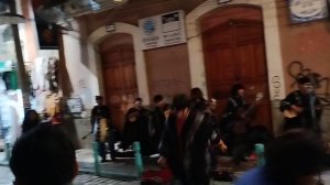 Веселье на ночных улицах Ла-Паса, Боливия