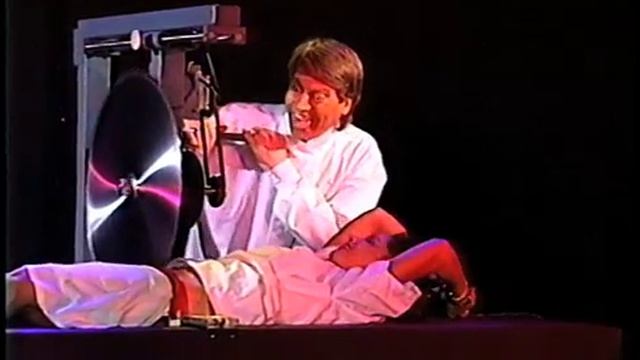 Sawing a Woman in Half BUZZ SAW by JOE FLEMING смотреть онлайн