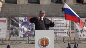 Die BRD ist Tod! Es lebe die neue DDR!