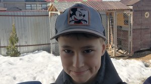 мой друг любит кур