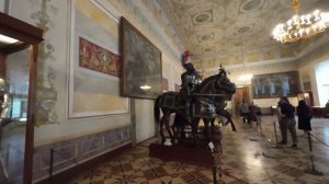 Двое в машине посетили Эрмитаж