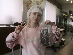 играю в слайм и рисую авы, того человека который мне напишет