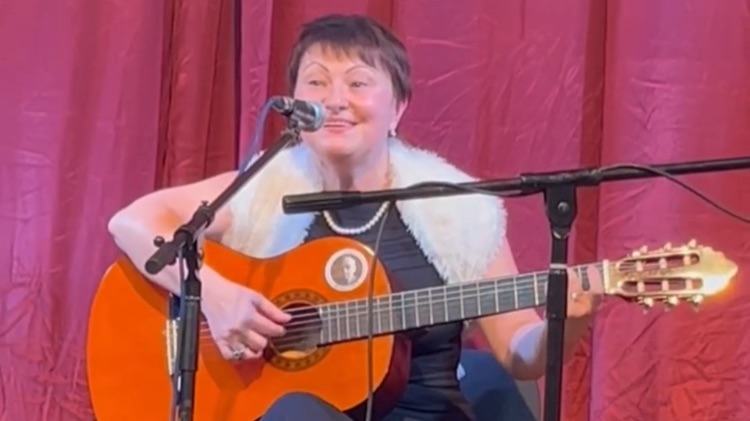 Зеленая карета (муз. А. Суханов, ст. О. Дриз, перевод Г. Сапгир, исполнение Елена Конорова)