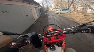 ЭНДУРО В ГОРОДЕ | Regulmoto Holeshot на мотардах | покатушка по району
