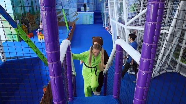 Алиса Шоу - Алиса и Медведь ищут динозавра в парке (1080P_60FPS)