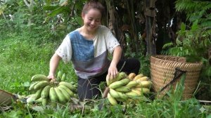 Собрала большие гроздьи бананов и отнесла их на рынок, чтобы продать. Ремонтирую крыльцо дома. Энн