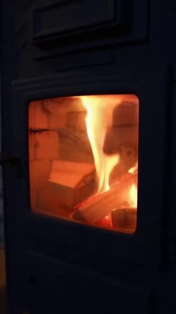 Дом-крепость из камня и сетки своими руками

Необычный дом в российской глубинке, построенный своими