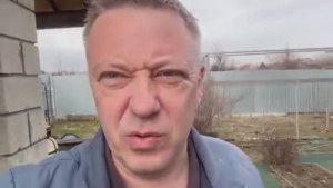 тройняшкин ПАПА - провожает меня ХОЗЯИН нашей УЛИЦЫ с утра пораньше и какие купил цветы