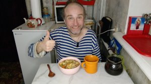 обед с 🐈. ем суп с грибами и держу язык за зубами. мукбанг. обжор. еда на камеру. диета. шизофрения