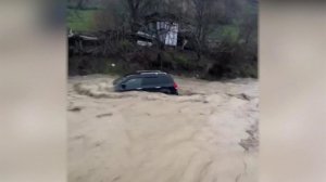 Сразу несколько регионов Северного Кавказа переживают последствия мощных ливней.