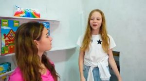 Настя с друзьями играют в прятки [get.gt]