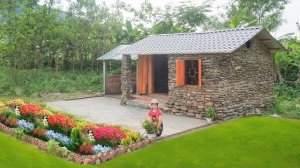 Обустраиваю передний двор кирпичным бордюром. Выращиваю декоративные цветы. Серия 44. Хуан Ли