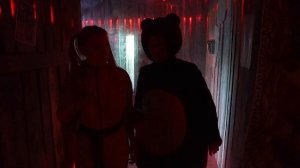 Алиса Шоу - Алиса и Медведь ищут выход из страшного дома в парке(1080P_60FPS)