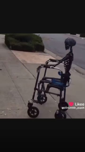 Аххахахаххахах бл я щас от смеха от этого скелета здохну