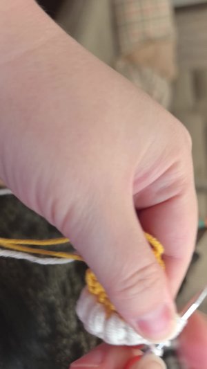 вяжу разноцветный квадрат