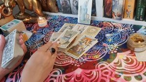 КТО СЛЕДИТ ЧЕРЕЗ РАСКЛАДЫ ТАРО!?