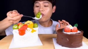 Мукбанг торты 😳 необычно. Еда на камеру