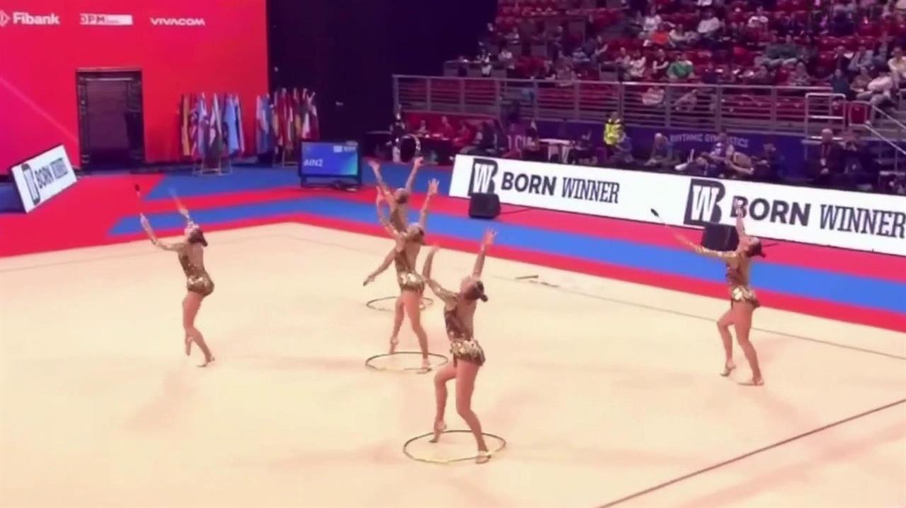 Наши гимнастки выиграли золото в групповых упражнениях с обручами и булавами на этапе КМ в Софии.