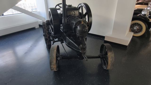 Трактор немецкий с многотопливным двигателем на выставке Вадима Задорожного