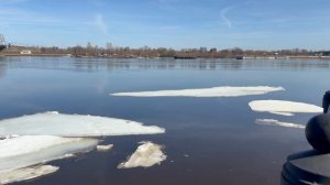 Настроение весной. По Волге плывут остатки зимы