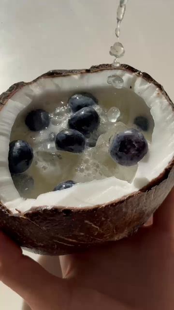 напиток в кокосе