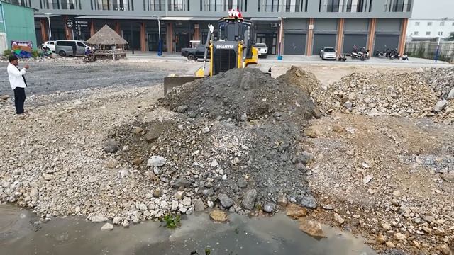 The Task Landfill Operations Using Dump Truck and Bulldozer the Soil Should be Pushed into the Water смотреть онлайн