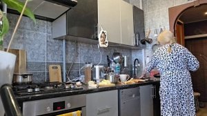 КРУЧУСЬ НА КУХНЕ! ПОЧЕМУ В СОЛНЕЧНЫХ ОЧКАХ? ИНТРИГА!