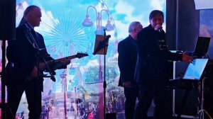 Эти глаза напротив